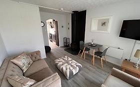 Dog Friendly Beachside Cottage Kessingland With Private Parking